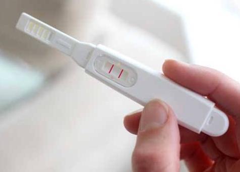 女人怀孕后的3个信号，比停经还要早一些，别不当回事-早孕停经前期的症状有哪些