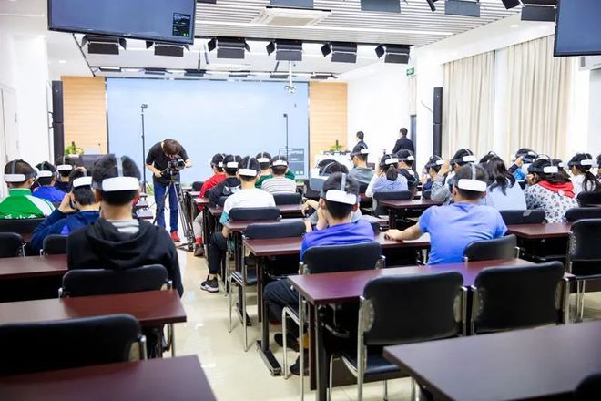 VR虚拟现实，让虚拟无限接近真实！（vr虚拟现实制作教程）