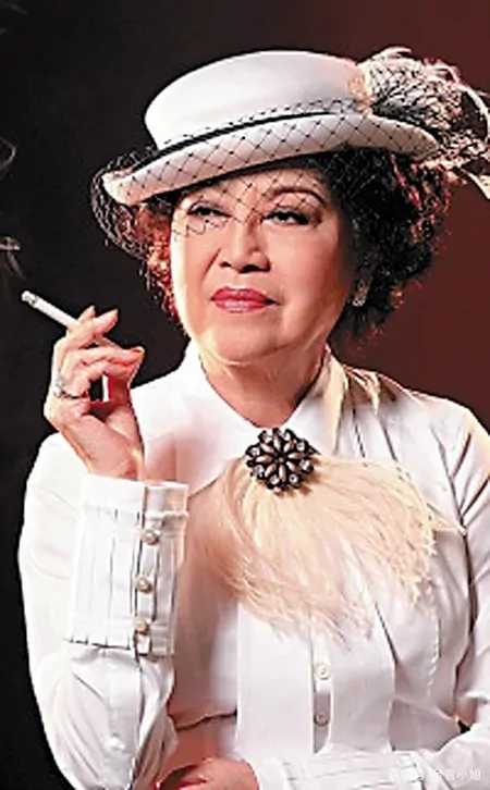 香港粤剧第一女配角，18岁未婚怀孕，和搭档传绯闻长达30余年-香港著名粤剧演员车祸事件