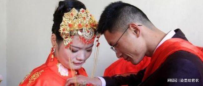 结婚前一天，新娘来例假，婚礼推迟五天，迎亲时闺房里空无一人-结婚前一天来例假了是不是不吉利