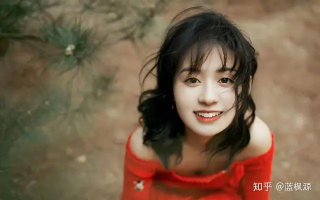 同样是用父母的姓取名字的3位女星，今也同样不温不火，令人惋惜（用父母姓做名字好吗）