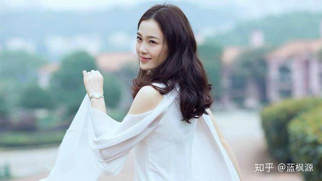 同样是用父母的姓取名字的3位女星，今也同样不温不火，令人惋惜（用父母姓做名字好吗）