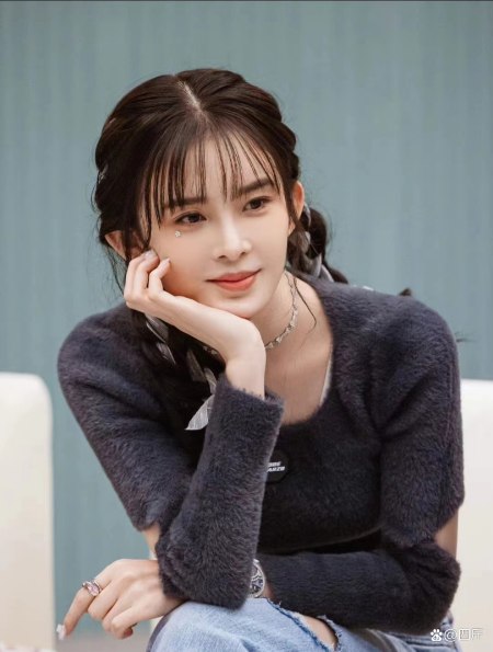 赵樱子晒名牌包被批炫富，房间堆满奢侈品，网友感慨明星赚钱容易（赵樱子现在在干嘛）