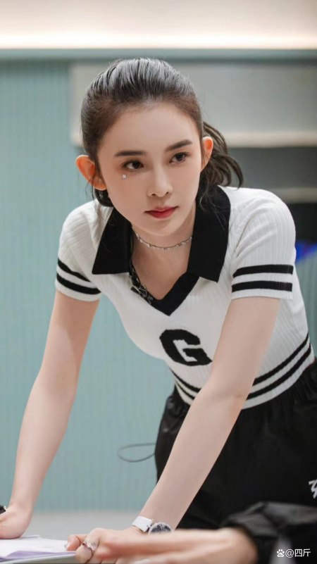 赵樱子晒名牌包被批炫富，房间堆满奢侈品，网友感慨明星赚钱容易（赵樱子现在在干嘛）