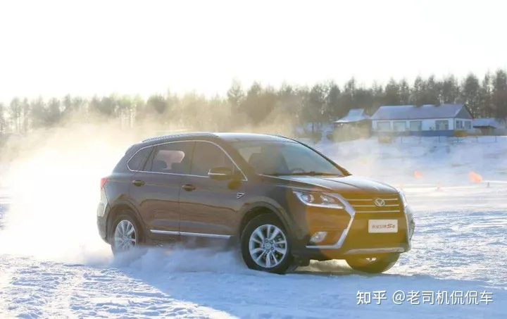 冷车启动到底需不需要热车？老司机：千万别，热车才是伤车！-冷车启动需要热车多久才能开