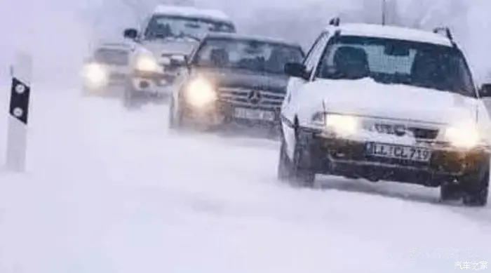 冷天启动汽车要先热车吗？老司机：说最后一次，别等拉缸了才知道-冬天冷车启动几分钟正常