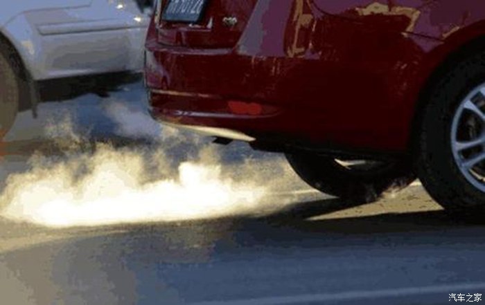 冷天启动汽车要先热车吗？老司机：说最后一次，别等拉缸了才知道-冬天冷车启动几分钟正常