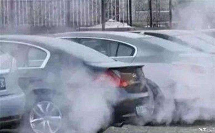 冷天启动汽车要先热车吗？老司机：说最后一次，别等拉缸了才知道-冬天冷车启动几分钟正常