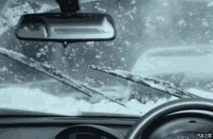 冷天启动汽车要先热车吗？老司机：说最后一次，别等拉缸了才知道-冬天冷车启动几分钟正常