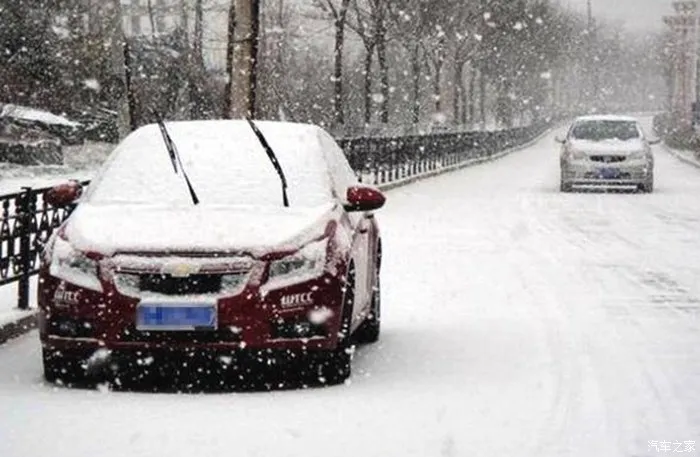 冷天启动汽车要先热车吗？老司机：说最后一次，别等拉缸了才知道-冬天冷车启动几分钟正常