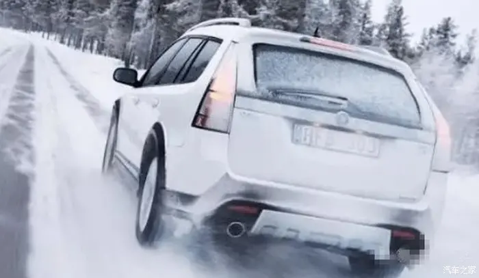 冷天启动汽车要先热车吗？老司机：说最后一次，别等拉缸了才知道-冬天冷车启动几分钟正常