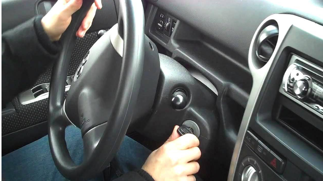 冬天启动车辆，到底需不需要热车？修车工说出答案-冬天启动要热车吗