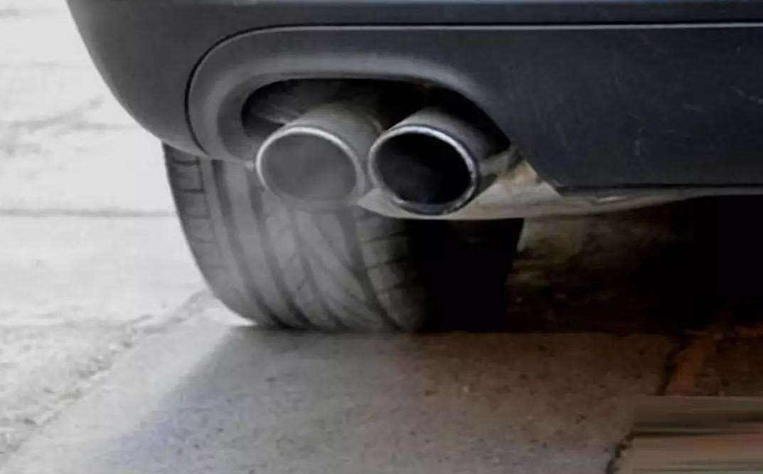 冬天启动车辆，到底需不需要热车？修车工说出答案-冬天启动要热车吗