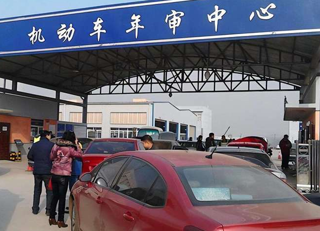 新车“6年免检”有新规，很多人已吃过亏！交警：搞错就罚款扣分-新车6年免检,怎么领取两年一换的年检标志