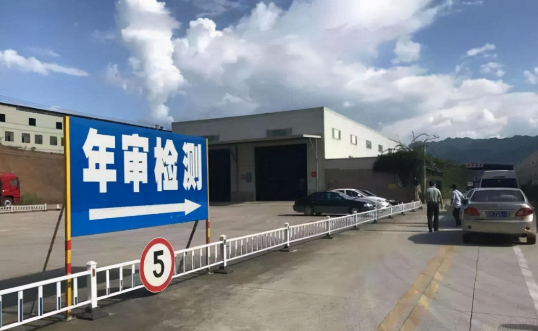 新车“6年免检”有新规，很多人已吃过亏！交警：搞错就罚款扣分-新车6年免检,怎么领取两年一换的年检标志