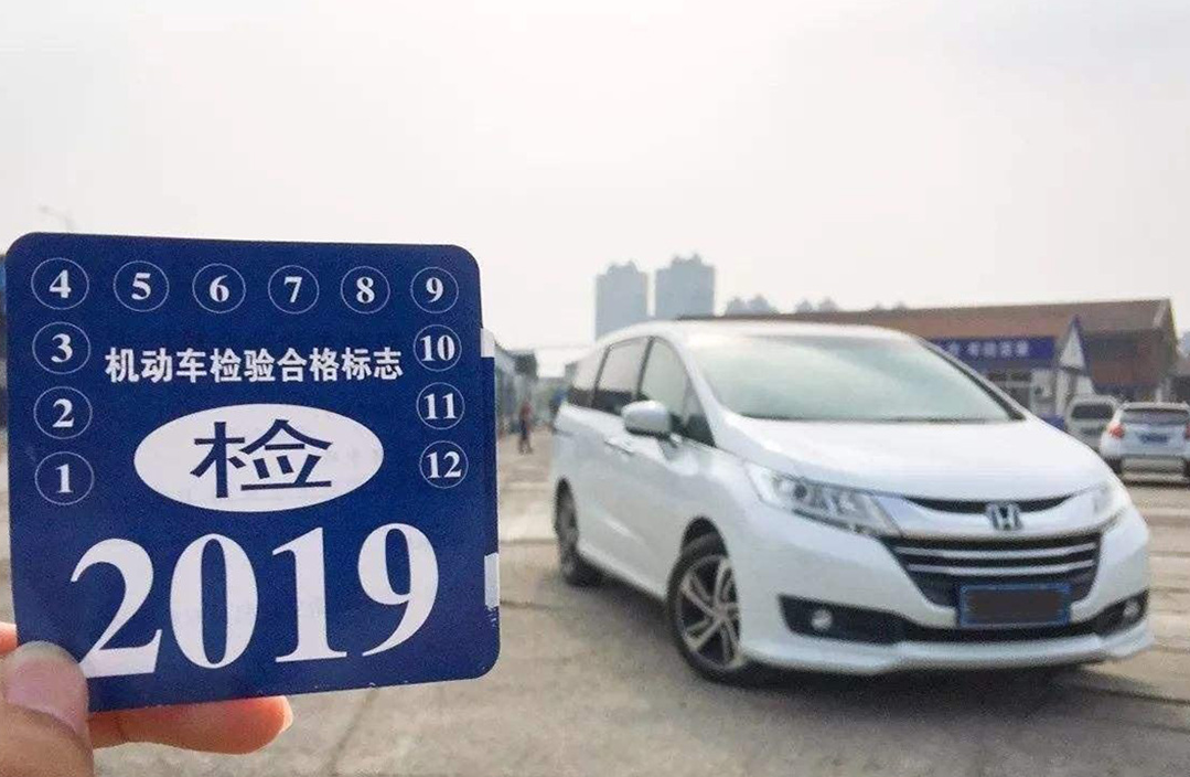 新车“6年免检”有新规，很多人已吃过亏！交警：搞错就罚款扣分-新车6年免检,怎么领取两年一换的年检标志