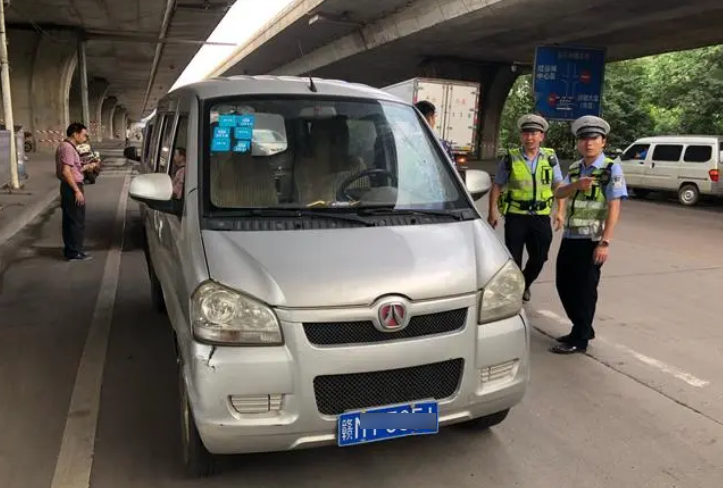 2023私家车免检新规，所有车都能“6年免检”？交警：这3类车不行-私家车免检范围扩大