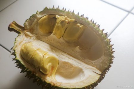 一个榴莲的营养价值高吗，吃榴莲要注意什么，吃榴莲会发胖吗？（一个榴莲几个人吃合适）