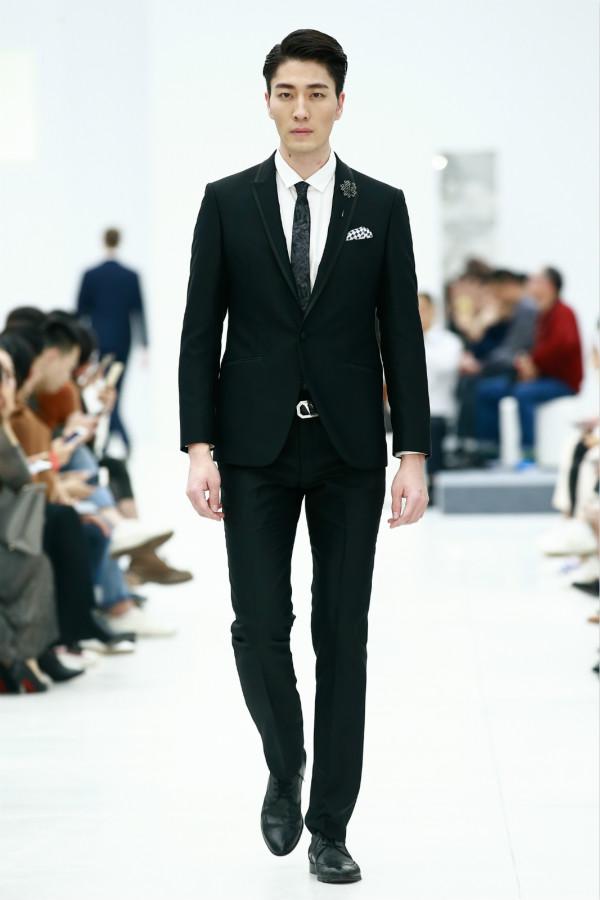 梵思诺2018秋冬系列大秀：再现梵高的印象派世界（梵思诺官网）