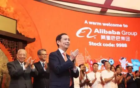 导航是如何知道红灯要变绿的？看似高大上的科技，其实原理很简单-车载导航怎么看红绿灯