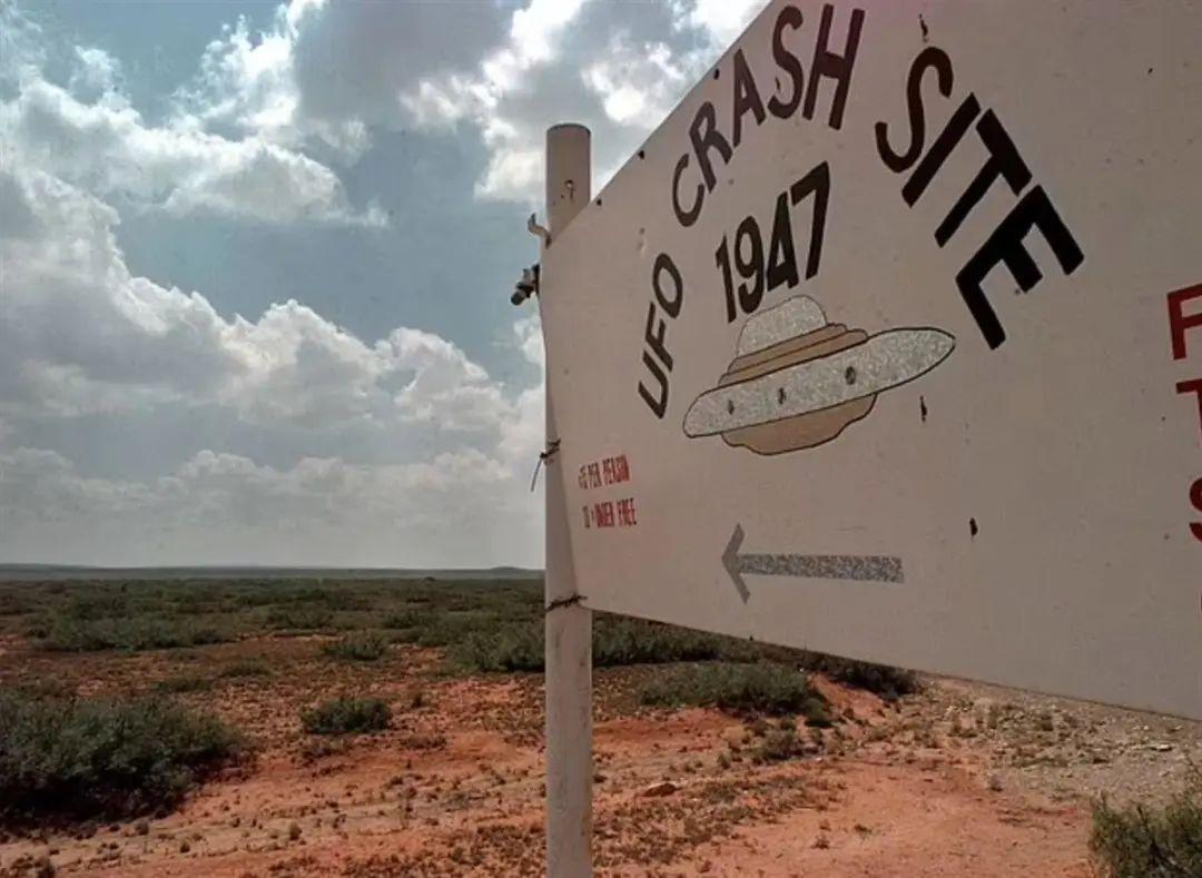 外星人已来地球？UFO坠毁，调查人员进入内部后遭遇时空扭曲-2021年外星人来地球