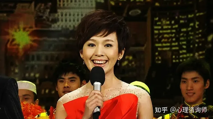 曾是央视当家女主播神秘消，45岁欧阳夏丹终于露面！幕后真相被揭开-央视主持人欧阳夏丹去哪