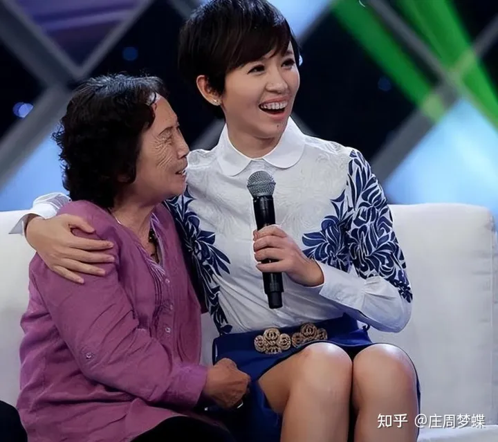 “最美国脸”的主持人欧阳夏丹，在她事业大红大紫时，却一夜消失-央视主持人欧阳夏丹现在干什么呢?