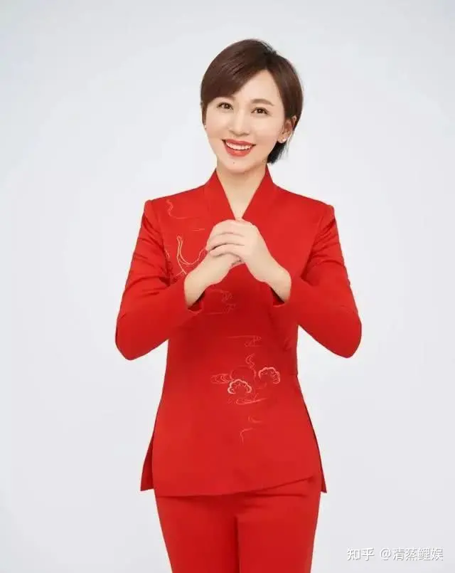 央视台面欧阳夏丹：消失一年惹争议，真相令人泪目，44岁依旧单身-央视欧阳夏丹简介