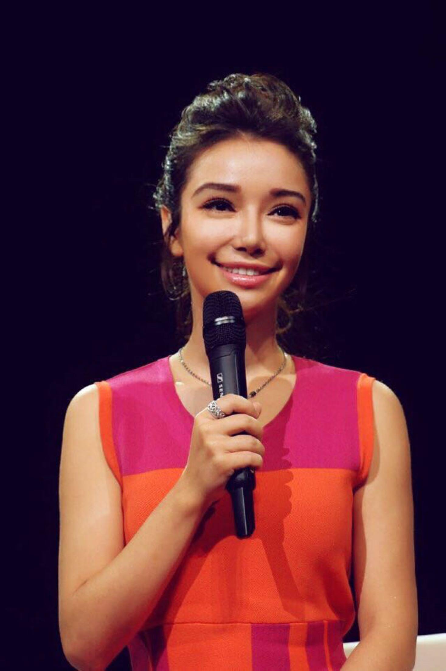 又一央视知名主持人辞职！染满头金发赴国外求学，化欧美妆大变样-央视主持人集体辞职