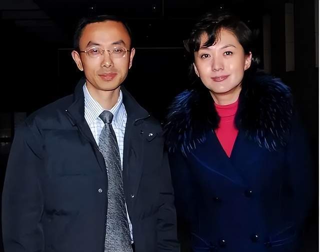 海霞不再担任《新闻联播》主持人，升职了，老公是清华大学的教授-海霞主持的新闻联播