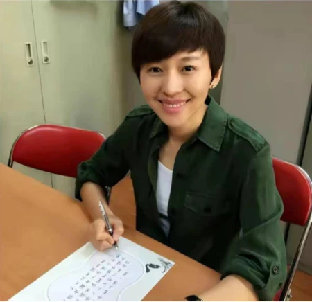 欧阳夏丹疑承认离婚，现单身与母亲住豪宅，离开央视转行当网红-欧阳夏丹上哪了?