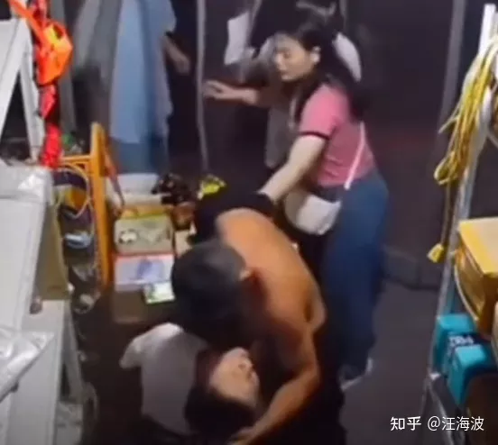 被人打还手算是互殴？来看互殴和正当防卫的区别！千万别出手！-互相殴打与正当防卫