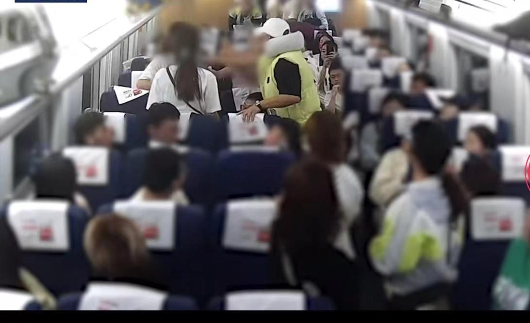 高铁掌掴到宜宾父子被群殴后还手：给我们上了典型的互殴课-宜宾高铁到站时间查询