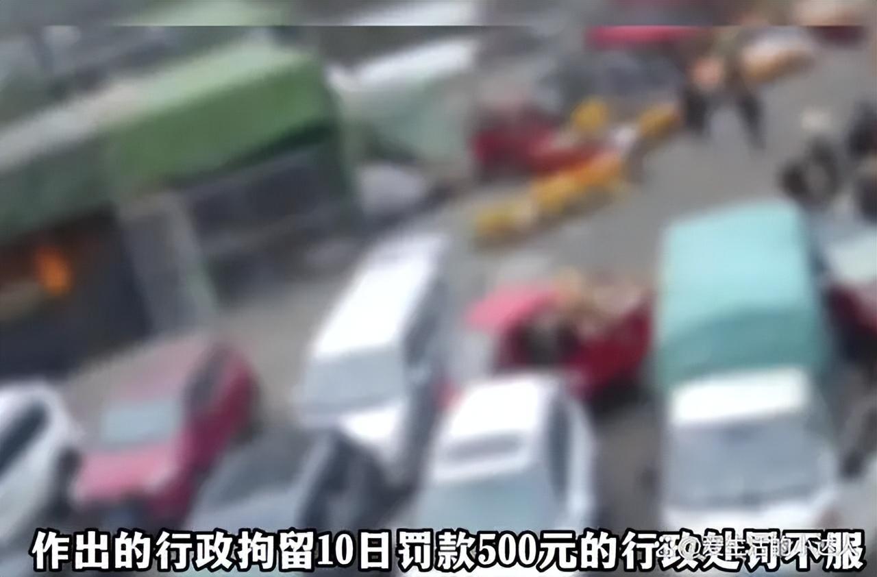 父子因酒店争抢占位遭群殴还手被拘 警方认定互殴-父子互相残杀