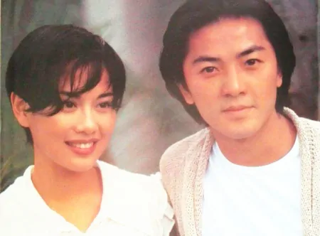 55岁温兆伦减肥20斤重拾帅气，与49岁陈松伶罕见同框，引满满回忆（温兆伦旧照）