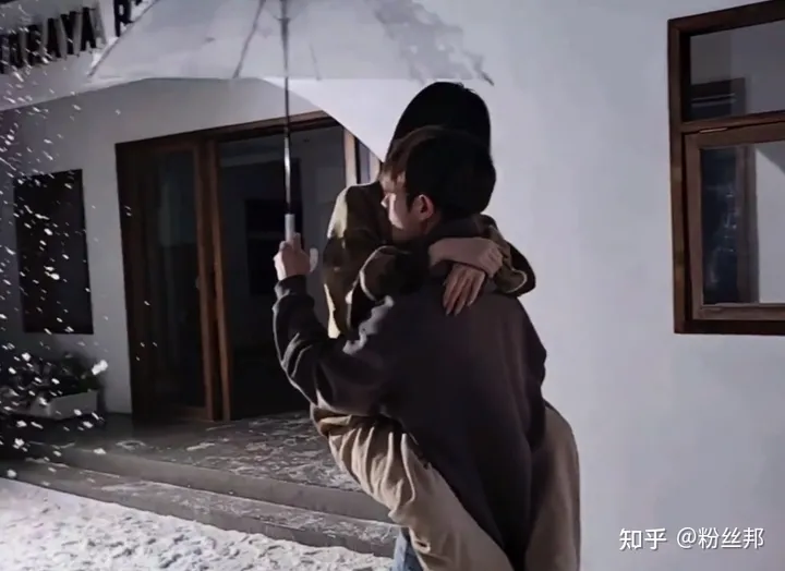 程女士童锦程合体直播，因视频事件产生负面舆论，效果太差被骂哭（快手童锦程多高）