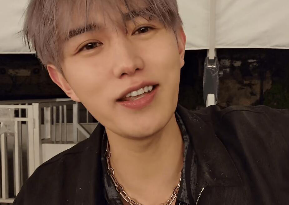 谁才是真正的户外一哥？童锦程VS小酷，虎牙直播大战（虎牙主播童锦程收入）