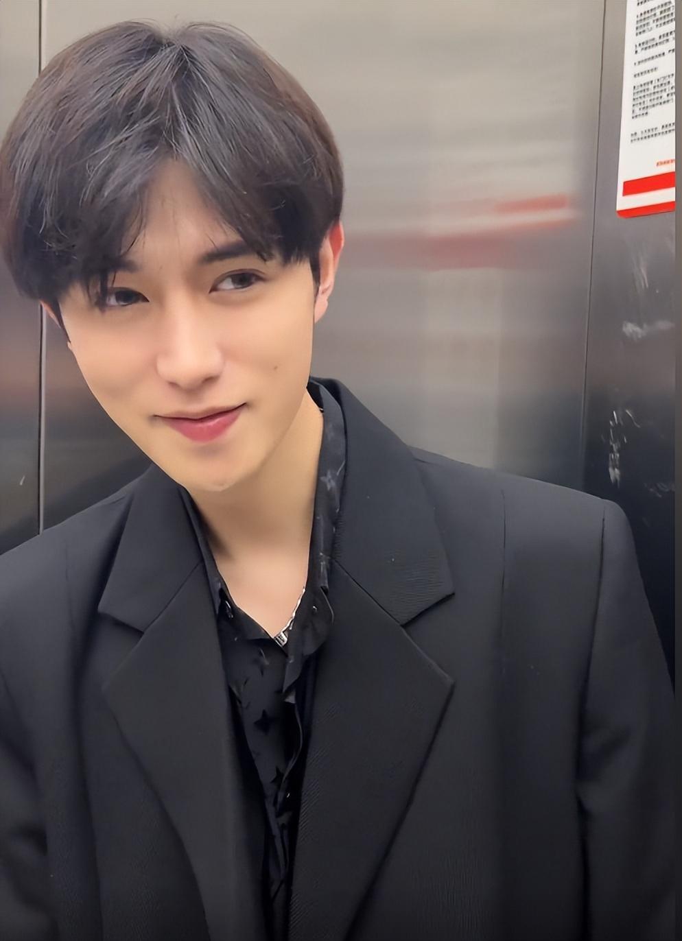 “渣男祖师爷”童锦程：全网最会交朋友的网红，邀请30位美女过节（童锦程资料 个人资料）