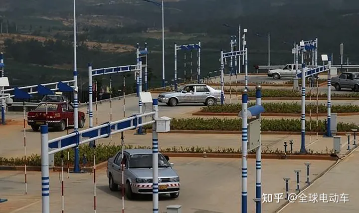 C1、C2驾驶证迎来3项新调整，事关新老车主，驾驶人有福了-c2驾照最新改革