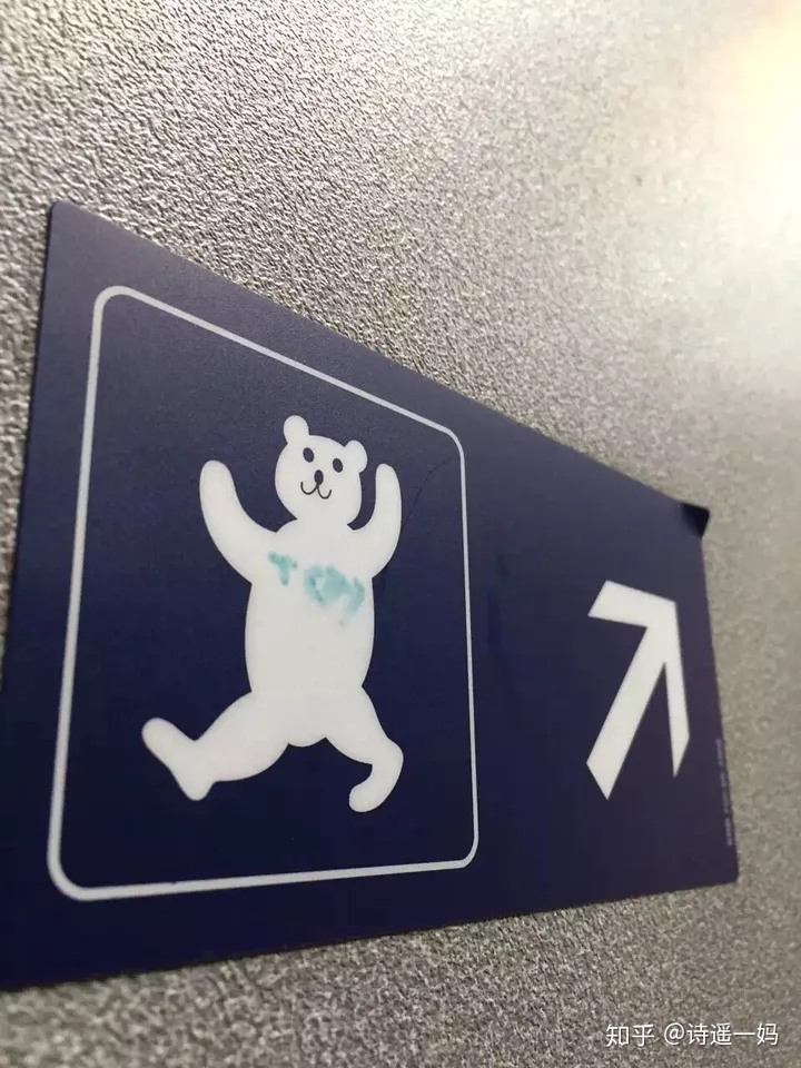 婴儿哭闹乘客让其母亲「管好孩子」遭回怼，你怎么看？-婴儿哭的撕心裂肺视频素材