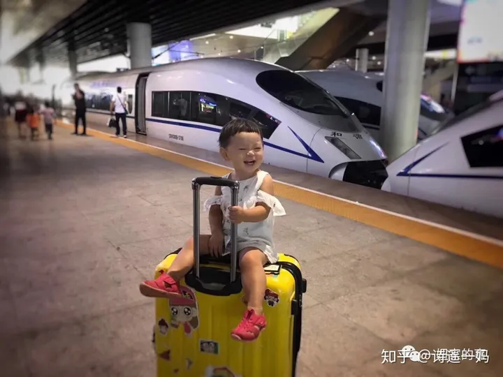 婴儿哭闹乘客让其母亲「管好孩子」遭回怼，你怎么看？-婴儿哭的撕心裂肺视频素材