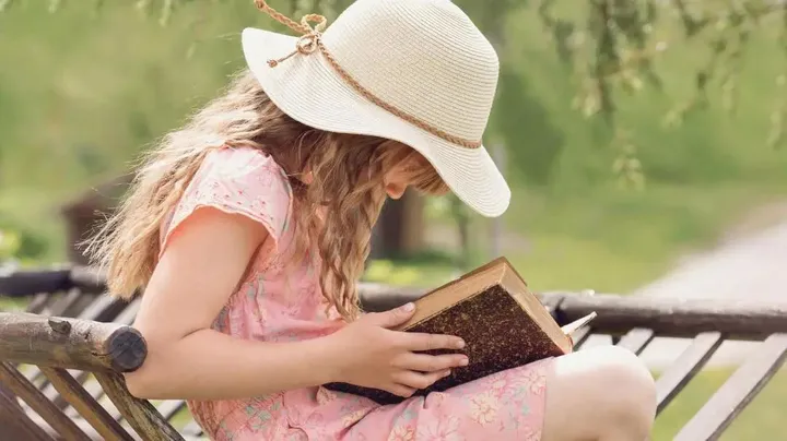 3岁孩子高铁上吵闹不休，乘客提醒反被“熊家长”怒怼：“第一次坐高铁吧？那我原谅你！”-小孩在高铁上大声喧哗