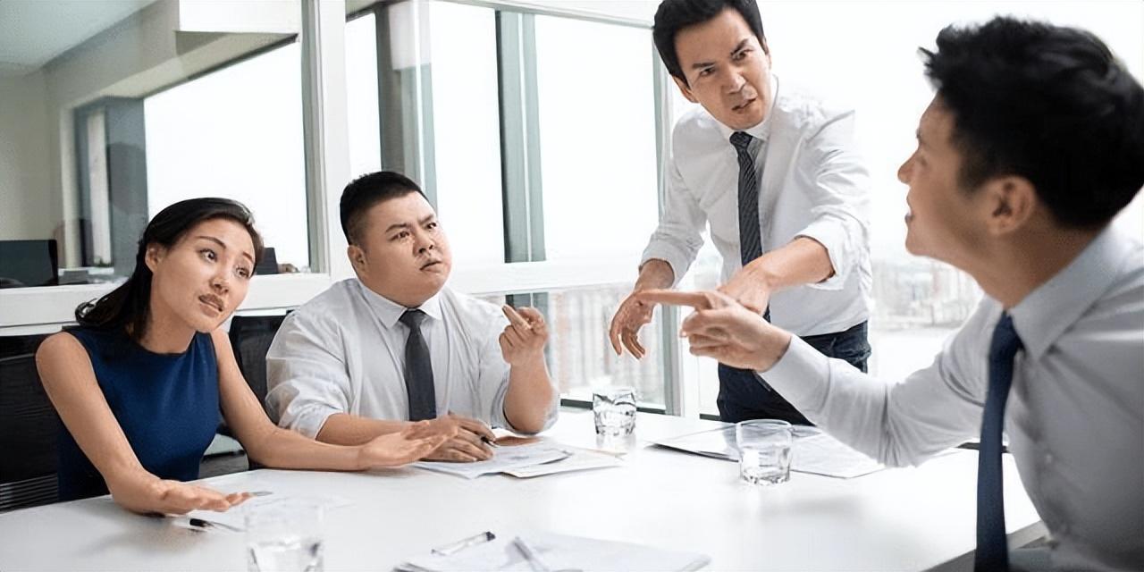 婴儿高铁上哭闹，女子与宝妈对骂：带个娃不得了？年轻人戾气真大-婴儿机票怎么和大人一起购买