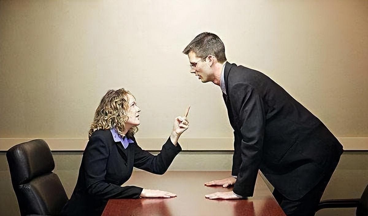 婴儿高铁上哭闹，女子与宝妈对骂：带个娃不得了？年轻人戾气真大-婴儿机票怎么和大人一起购买