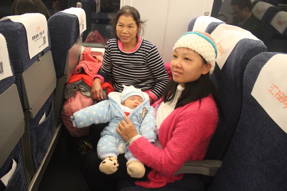 婴儿高铁上哭闹，女子与宝妈对骂：带个娃不得了？年轻人戾气真大-婴儿机票怎么和大人一起购买