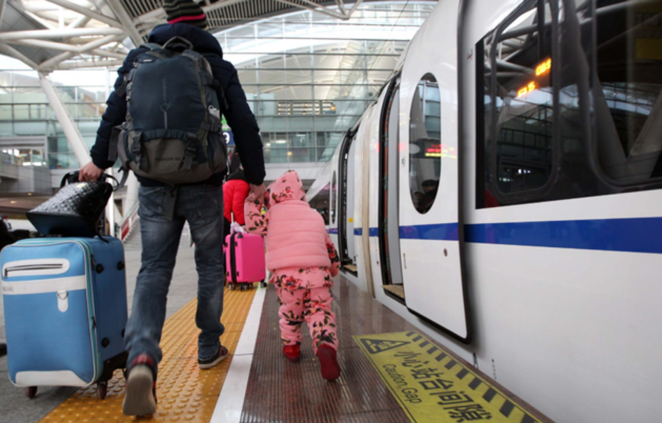 婴儿哭闹女子和宝妈对骂，见识过才知道现在一些女孩子的冷漠矫情-婴儿哭闹妈妈吼叫怎么办