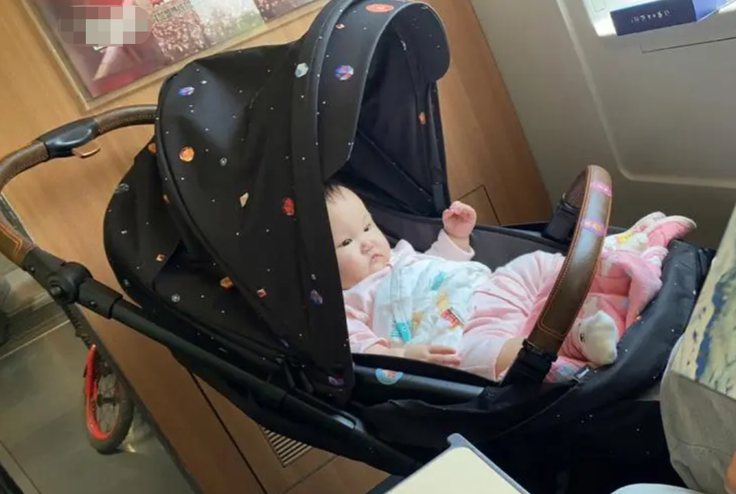 婴儿哭闹女子和宝妈对骂，见识过才知道现在一些女孩子的冷漠矫情-婴儿哭闹妈妈吼叫怎么办