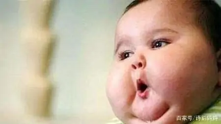 宝宝身体出现这3个特征，说明被“喂养过度”了，宝妈要及时止损-婴儿过度喂养是什么意思