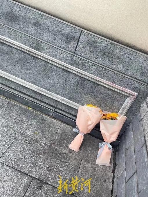 母亲坠亡后，被撞小学生父亲也“跟着跳楼”？知情人发声-坠亡儿童母亲