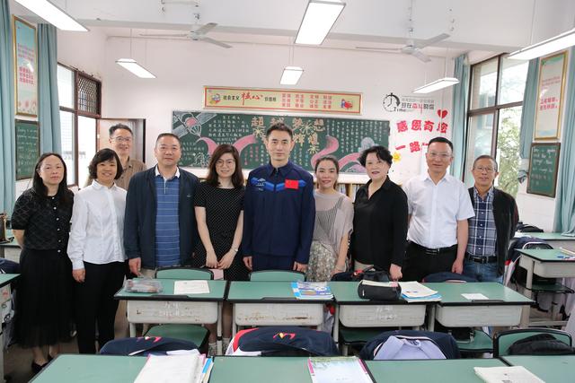 川籍航天员叶光富飞天后首次回到家乡 寄语学子：用智慧描绘星辰大海（航天员叶光富结婚了吗）